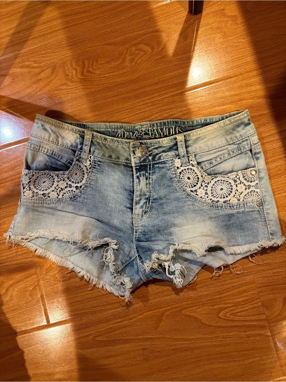 Almost Famous Boho Crochet Lace Light Wash Denim Shorts Sz 7-Low Rise